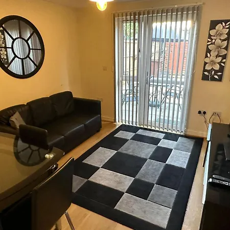 Beautiful 4 Bedroom Home With Private Parking West Thurrock Exterior photo