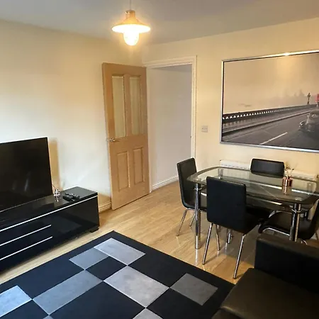 Beautiful 4 Bedroom Home With Private Parking West Thurrock Exterior photo