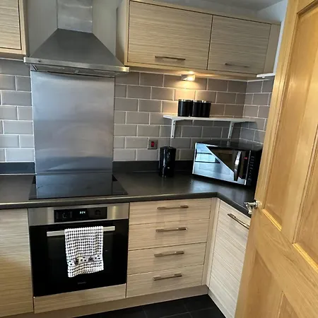 Beautiful 4 Bedroom Home With Private Parking West Thurrock Exterior photo