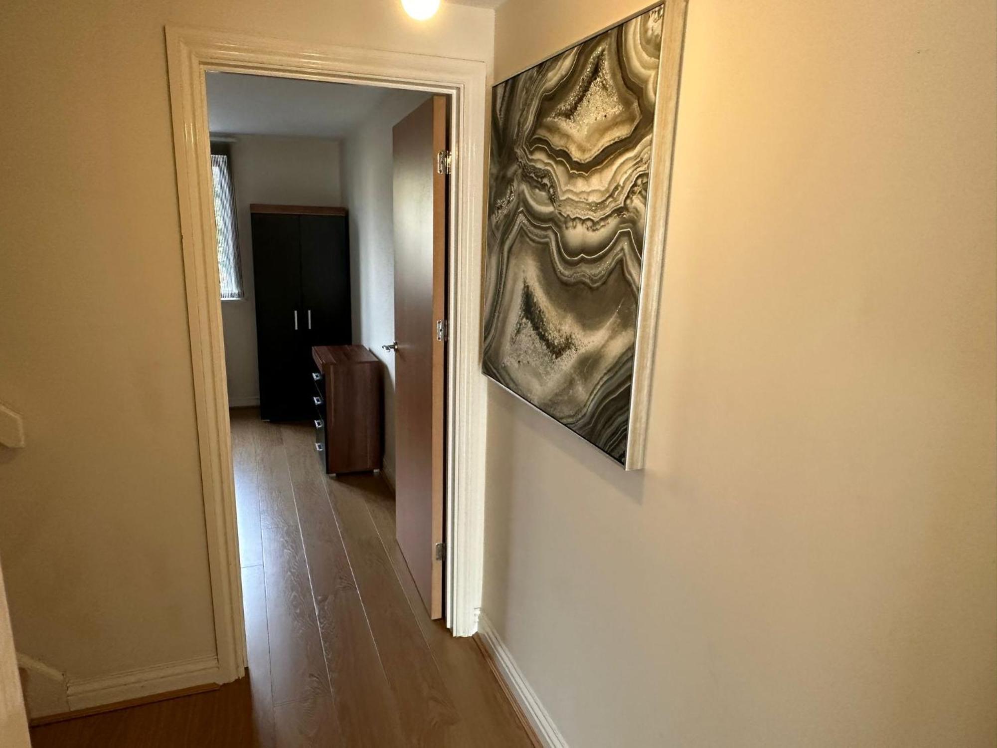 Beautiful 4 Bedroom With Private Parking